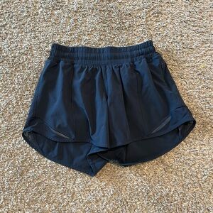 lululemon short 2.5” - Hotty hot low-rise lined